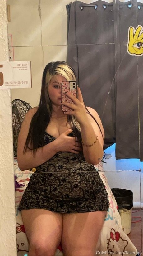 バン・オンリーファンズ ポルノ 写真