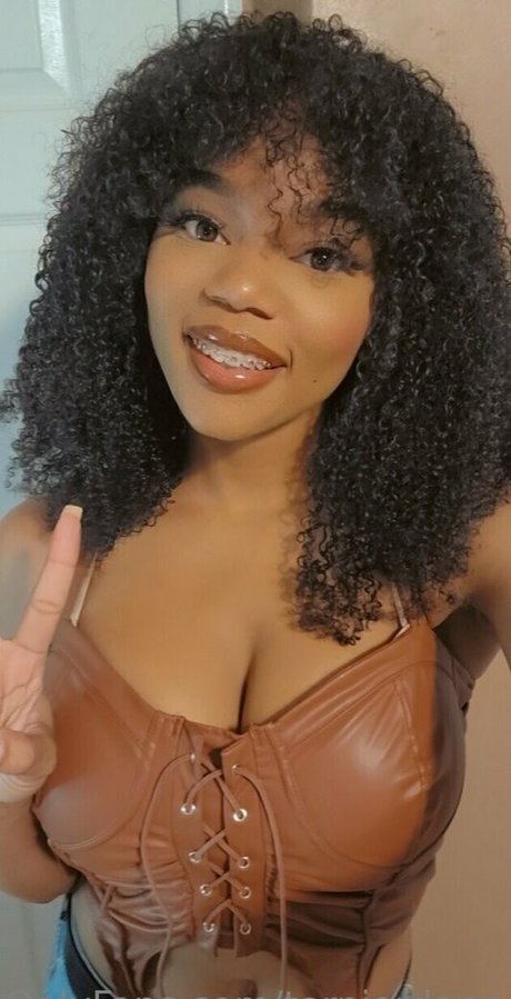 角質の女の子オンリーファンズ HD 画像