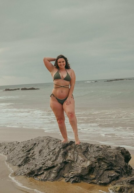 黒髪の熟女オンリーファンズ 無料アダルト 画像