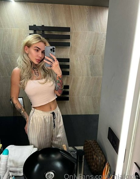 年配の熟女オンリーファンズ ホットヌード 写真