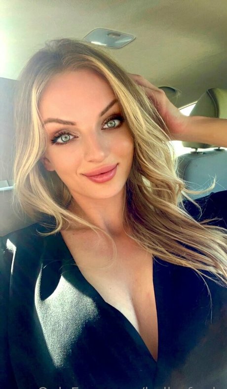 ボディビルダーヌードオンリーファンズ ポルノ 写真