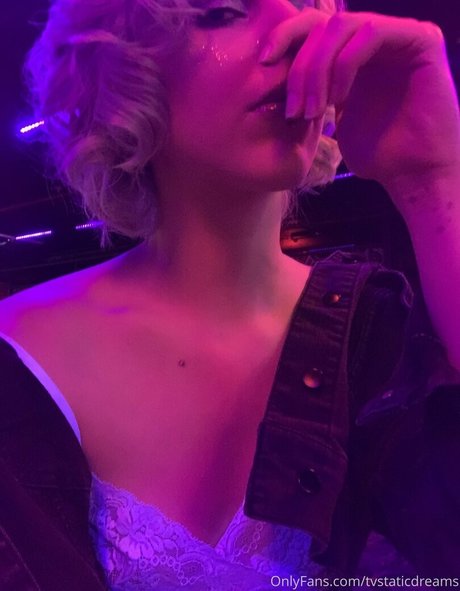 tvstaticdreams ホットなモデル 画像