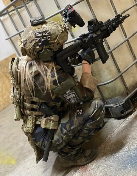 Femmefataleairsoft かわいいスター 写真