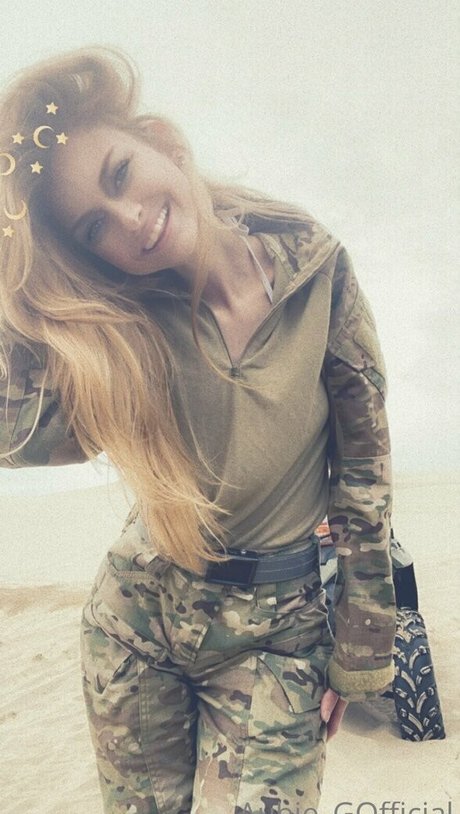 軍事オンリーファンズ 美しいxxx 画像