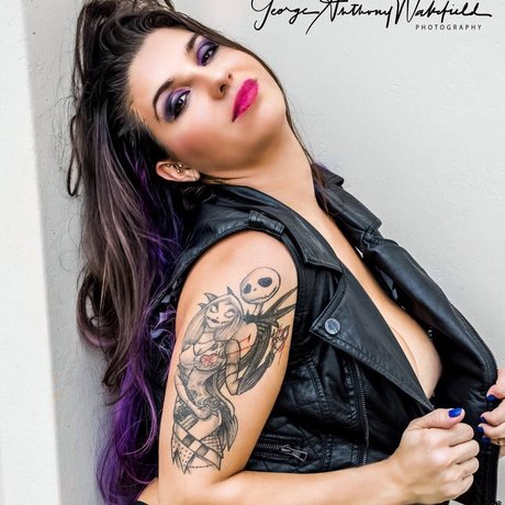 Mia Annabella ポルノモデル 写真