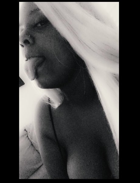 ABRI ポルノモデル 写真