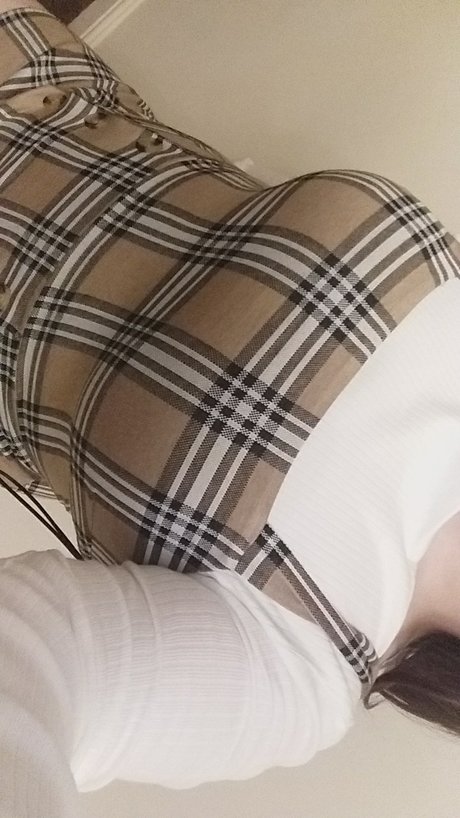 Bee 18 ONLY_ XXXモデル 画像