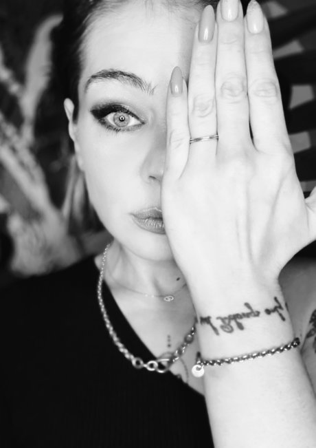 Milky Way エロティックモデル 画像