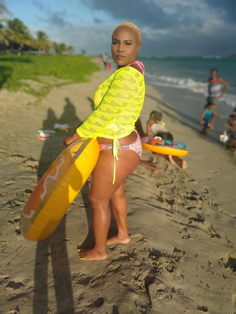 Eye Shine ポルノモデル 画像