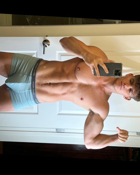 Jackson Riggs セックスポルノスター ギャラリー