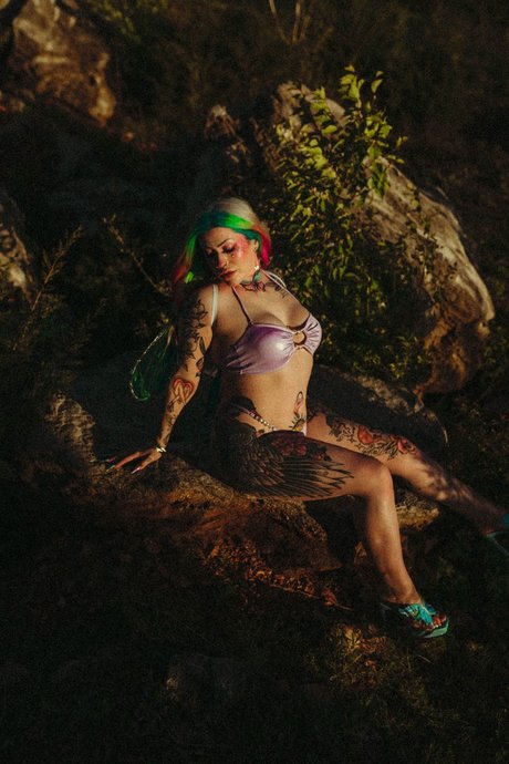 Miss Goldie Glox トップモデル アーカイブ