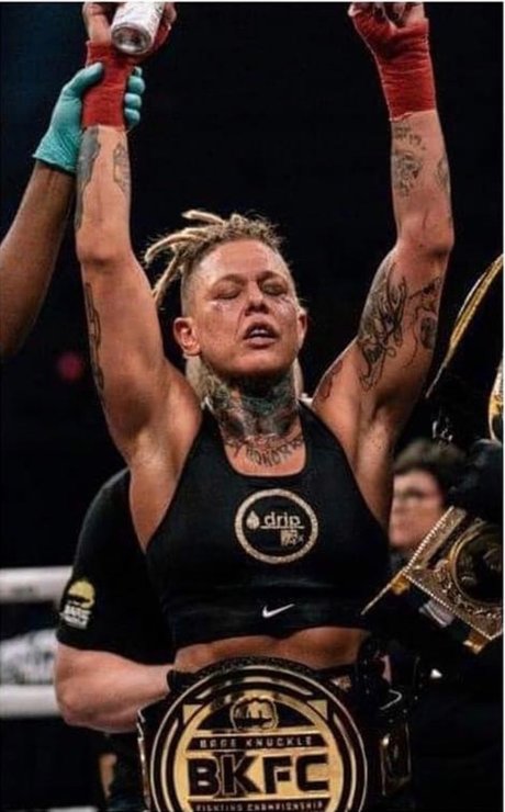 CHRISTINE MISFIT ヌードモデル ギャラリー