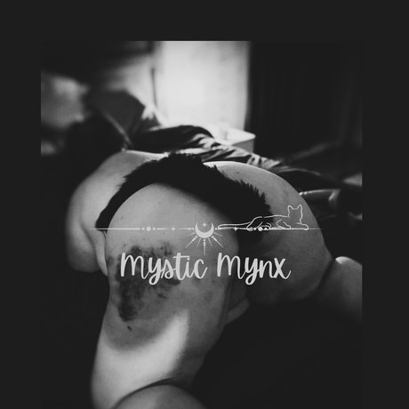 Mystic Mynx ポルノスター 独占 写真