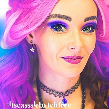 YOUR NEW OBSESSION_ 独占スター 写真