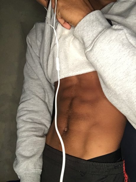 黒人女性のオンリーファンズ 無料ヌード 写真