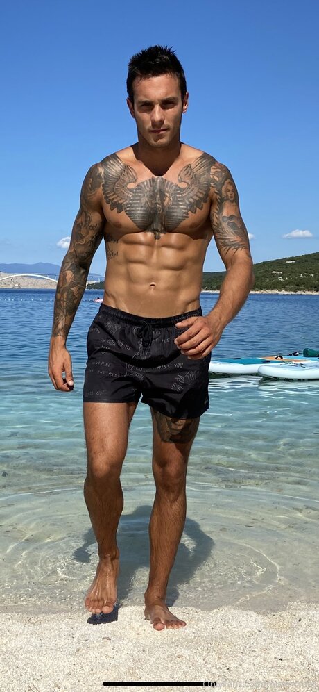 Mister Cruell ヌード女優 ギャラリー