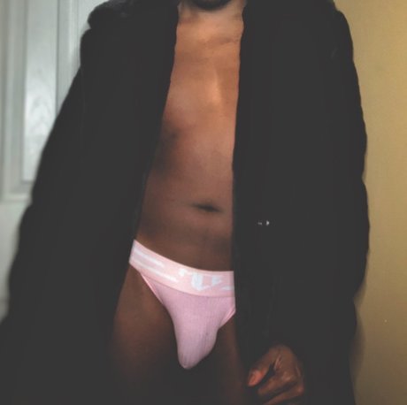 Hung Traveler ポルノモデル ギャラリー