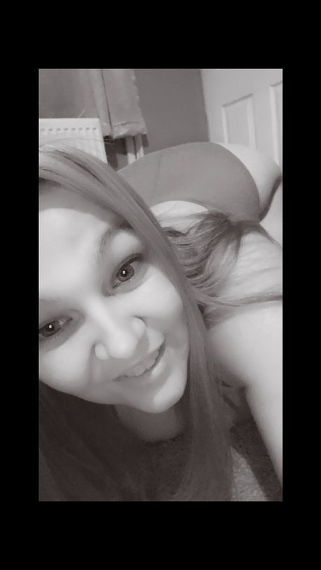 _CHUBBY WELSH BABE_ 完璧な女優 写真