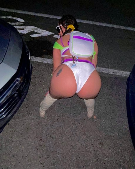 MissRed_ アダルトスター 写真