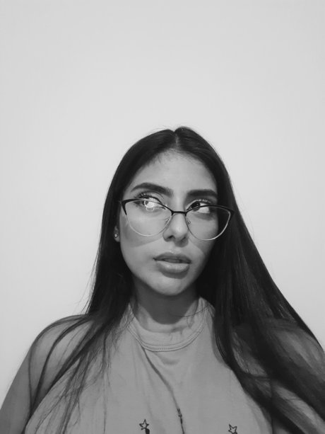 IluminatiQueen 美しいポルノスター 画像