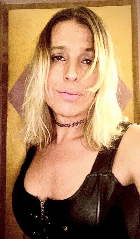 Hung TS Lora XXX ポルノスター 可愛い 画像