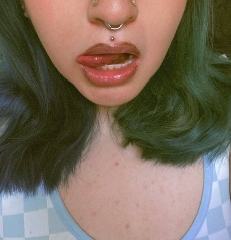 若いティーンのオンリーファンズ 美しいxxx 画像