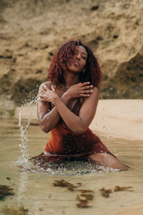 Mona Moore セックスモデル 写真