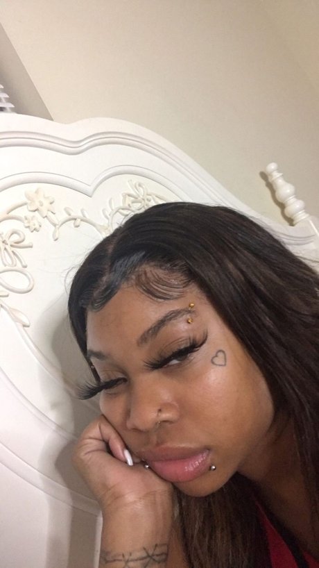 Monaee 無料のスター ギャラリー