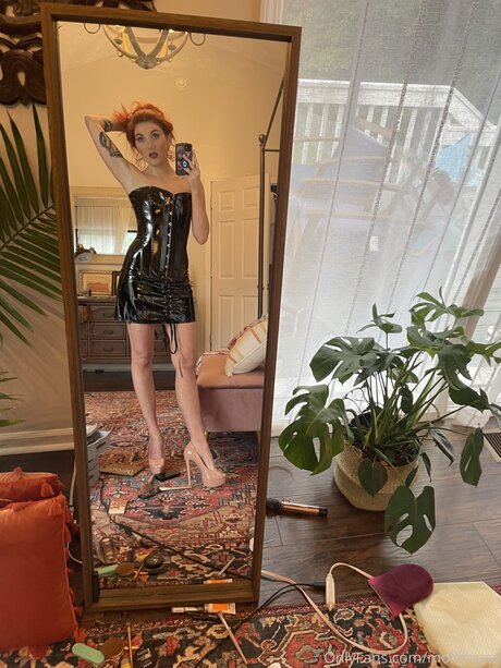 Molli s Bondage_ ポルノモデル 写真