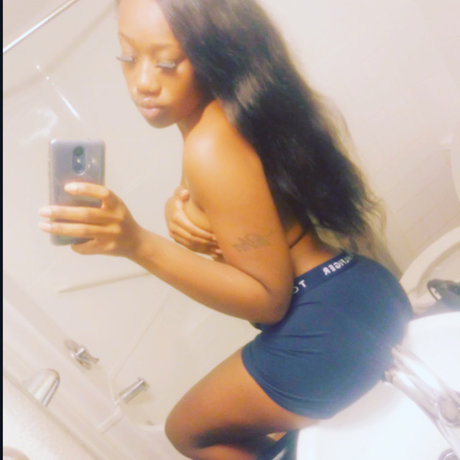 Juicy lips dezzy 無料モデル 画像