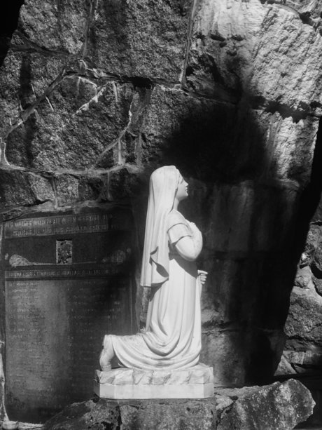 Ms Behaving Badly 裸の女優 写真