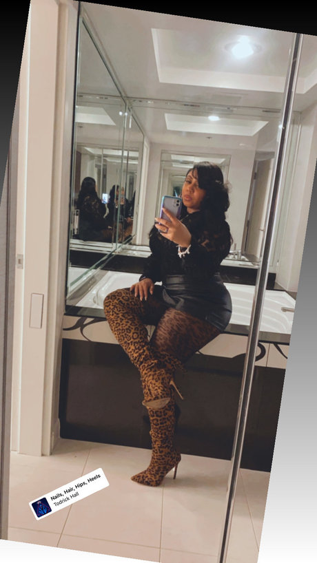 MiMi LaRose ヌードモデル 画像