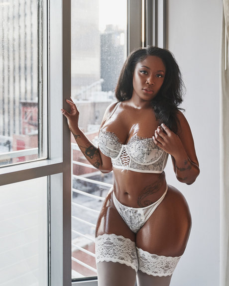 Charlotte Lavish VIP ポルノスター セックス アーカイブ