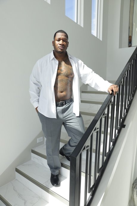 弁護士オンリーファンズ アートヌード 画像