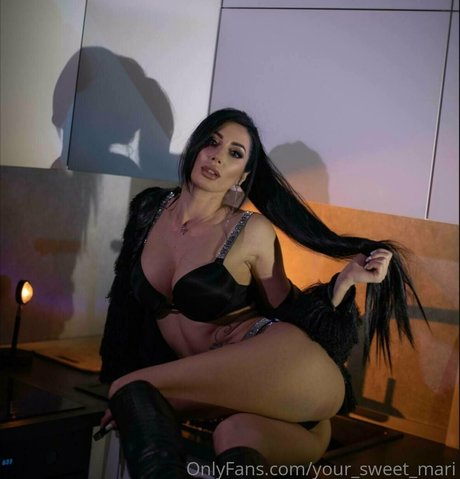 妊娠中のオンリーファンズ ヌード 画像