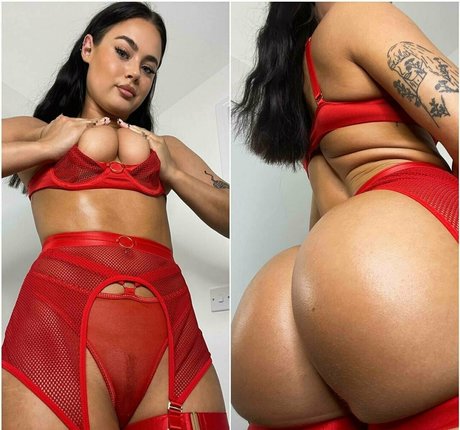 曲線美の美女オンリーファンズ セクシーヌード 写真