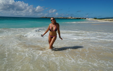 ゴス・ポーグ・オンリーファンズ 無料ヌード 写真