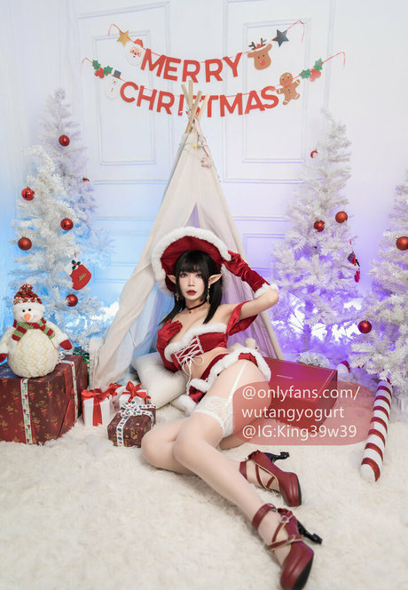 指マン 潮吹き オンリーファンズ セクシーヌード 写真