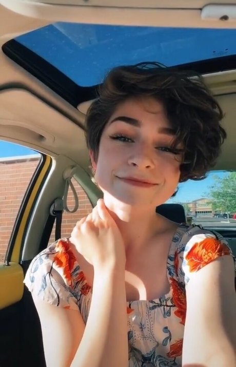 graceful addison 裸の女優 写真