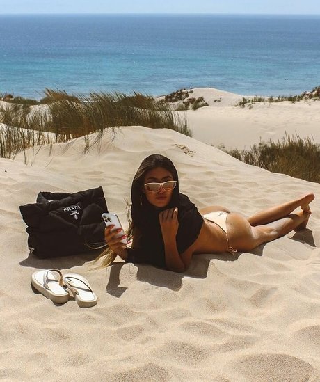 Sara Fructuoso 裸のスター 画像