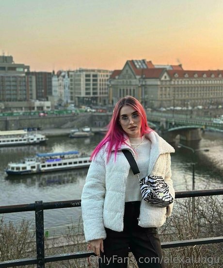 チェコのティーンズオンリーファンズ ヌード 画像