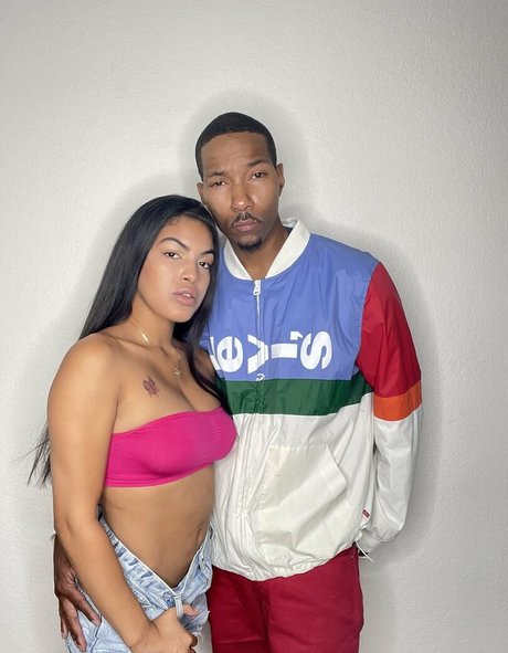 ブルネットのPOV オンリーファンズ えろた 写真