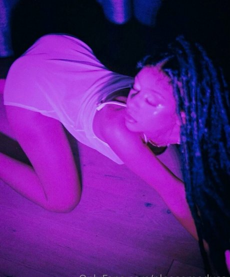 戦利品オンリーファンズ アートヌード 写真