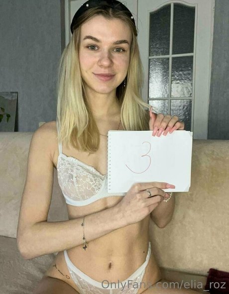 曲線美のランジェリーオンリーファンズ アダルト無料 写真