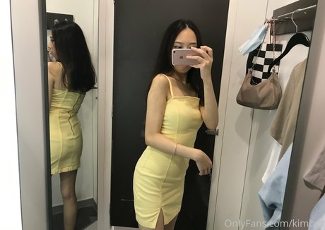 黒髪の熟女オンリーファンズ セクシー 写真