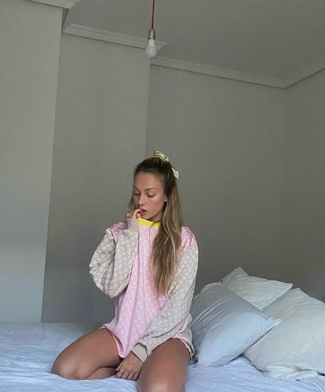 Ester Exposito 限定スター 画像