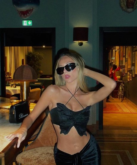 Ester Exposito セックスポルノスター 画像