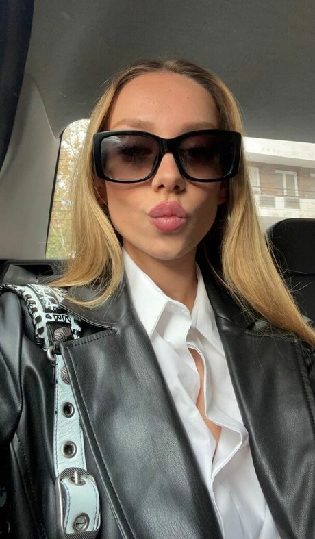 Ester Exposito プロフィール写真