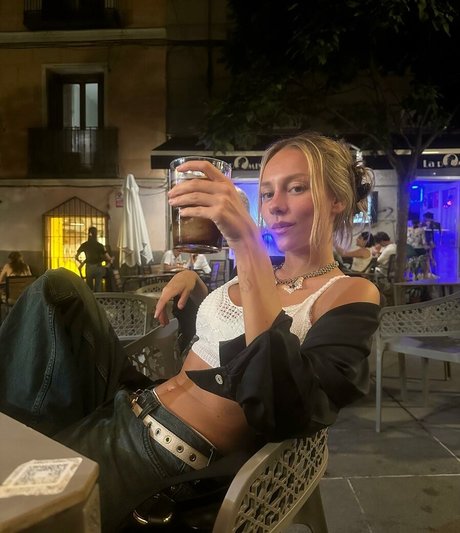 Ester Exposito ホット女優 写真