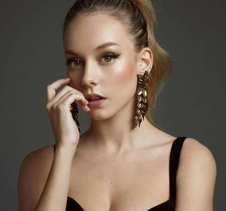 Ester Exposito 素敵なスター 画像